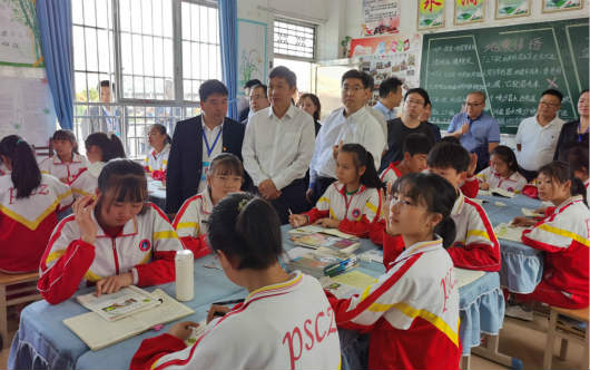 鐘登華一行現(xiàn)場觀摩專遞課堂教學(xué)模式